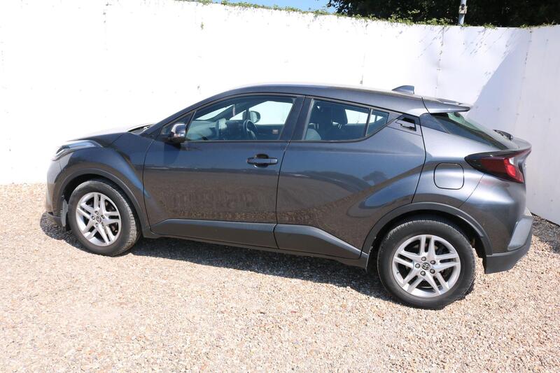 Toyota C-HR view 4