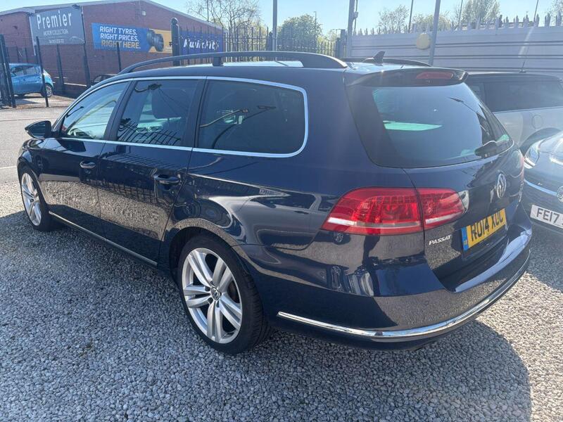 Volkswagen Passat view 4
