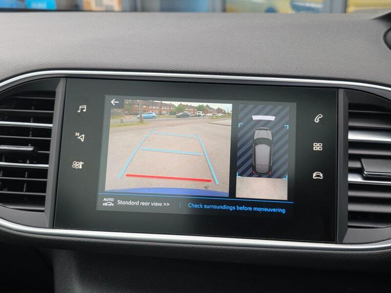 Peugeot 308 view 5
