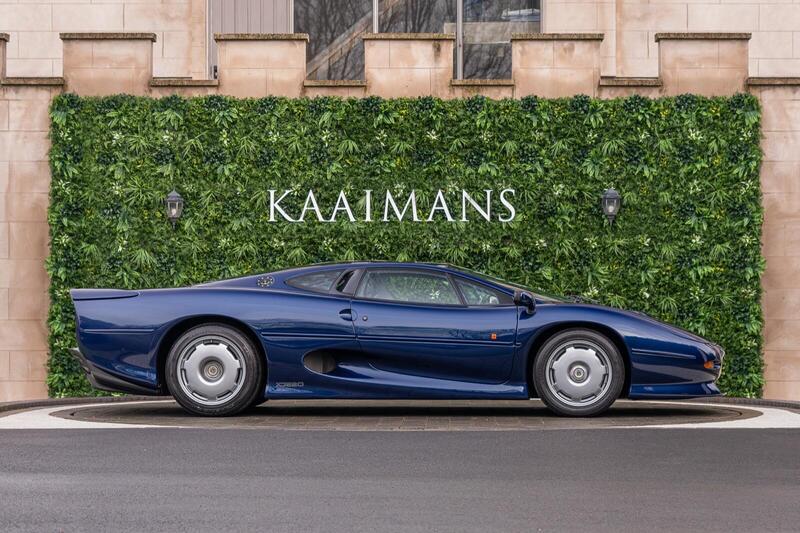 Jaguar XJ220 view 3