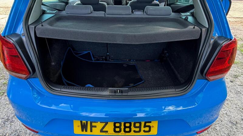 2015 Volkswagen Polo — photo 20