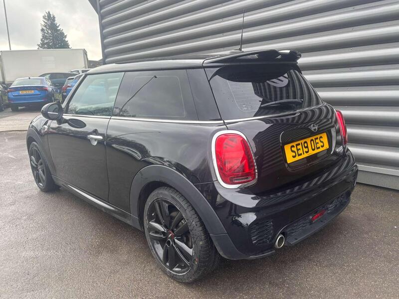 Mini Hatch view 6