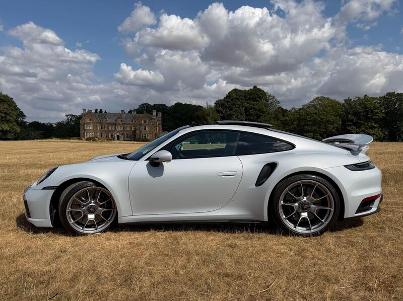 Porsche 911 view 3