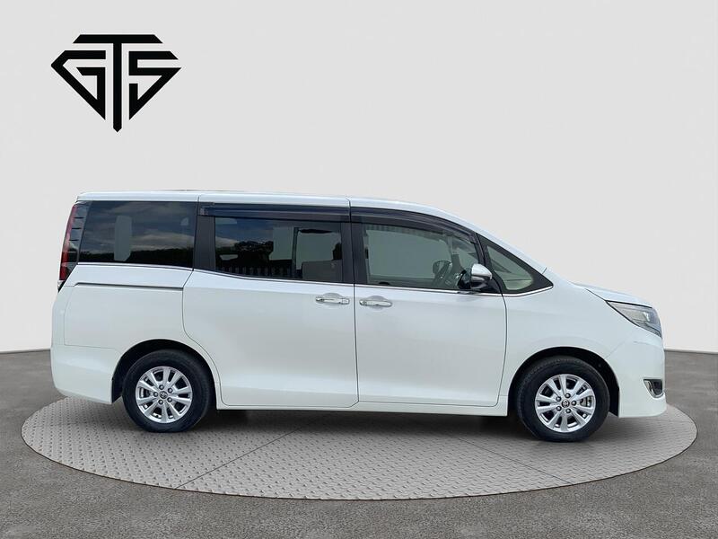 Toyota Toyota Esquire view 2