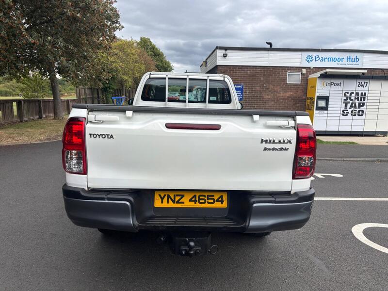 Toyota Hilux view 6
