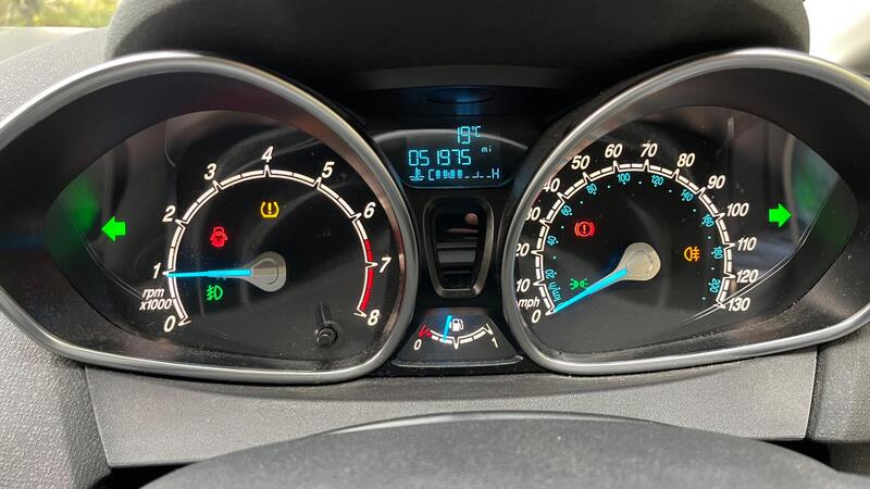 2015 Ford Fiesta — photo 35
