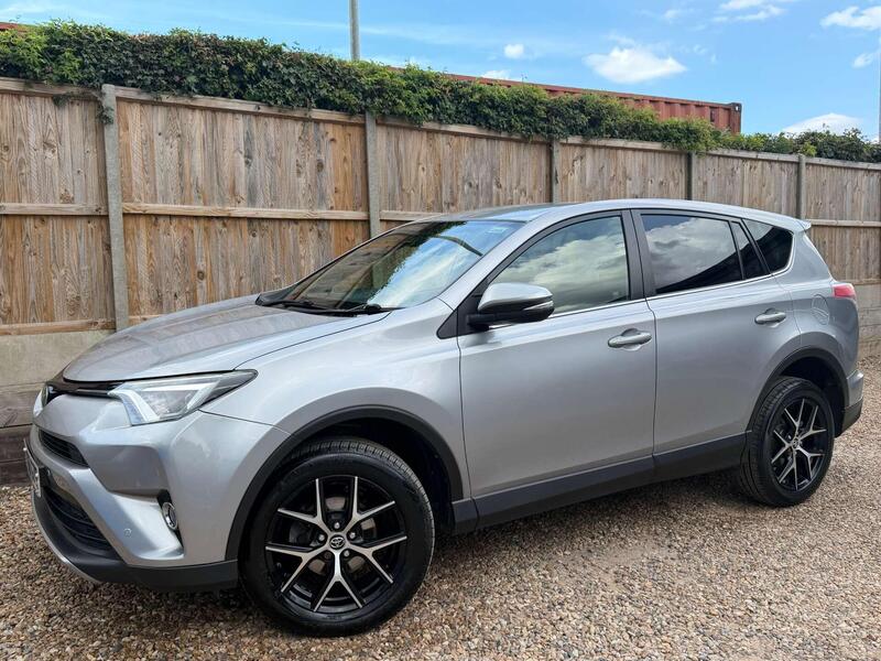 Toyota Rav4 view 4