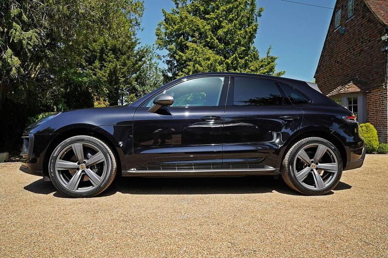 Porsche Macan view 3
