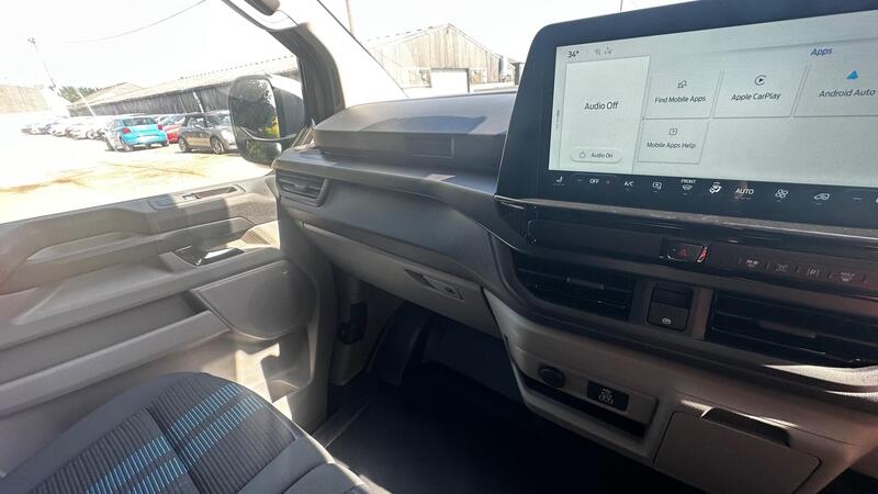 2025 Ford E-Transit Custom — photo 24
