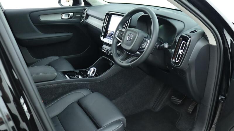 Volvo XC40 view 4