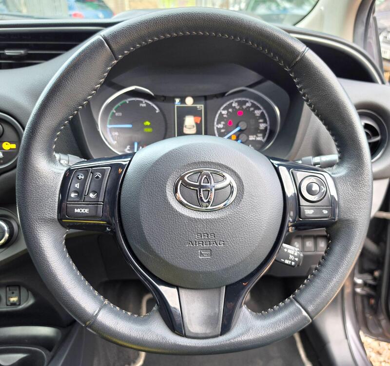 Toyota Yaris 1.5 VVT-h Design E-CVT Euro 6 (s/s) 5dr thumbnail 27