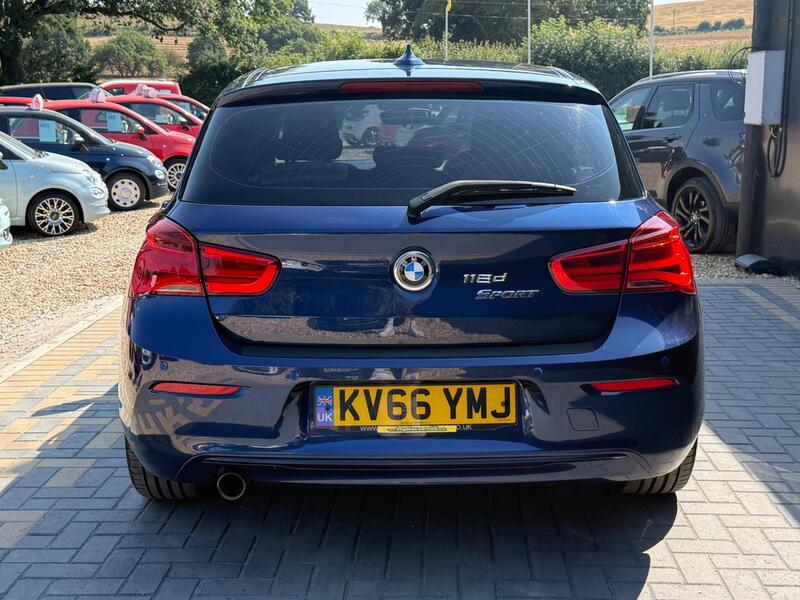 BMW 1 Series view 4
