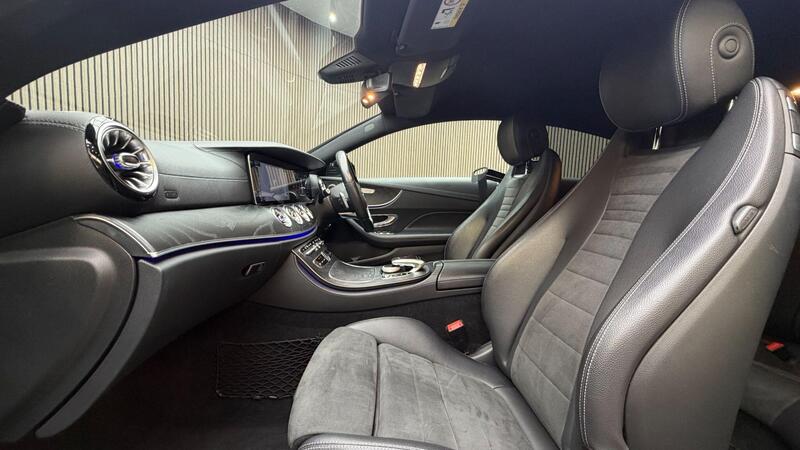 Mercedes-Benz E-Class view 3
