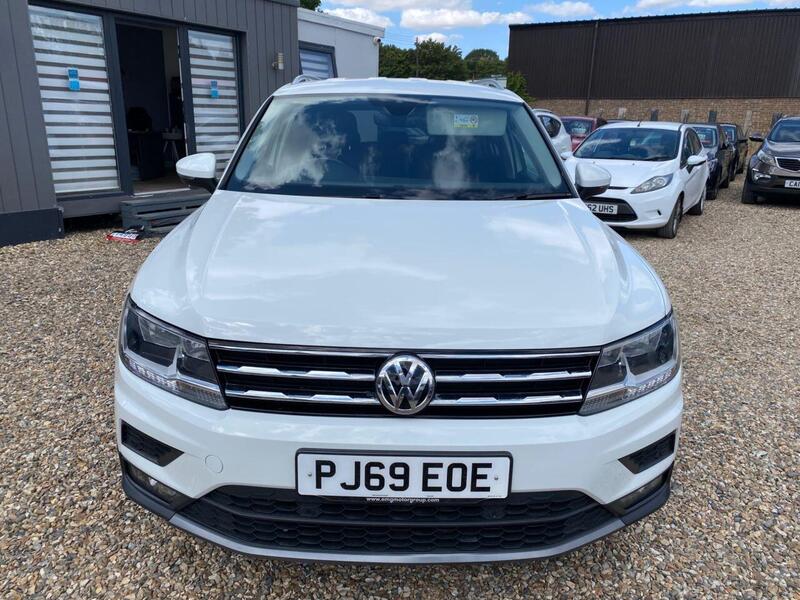 Volkswagen Tiguan Allspace view 3