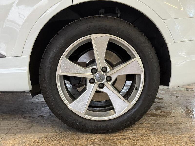 Audi Q7 view 49