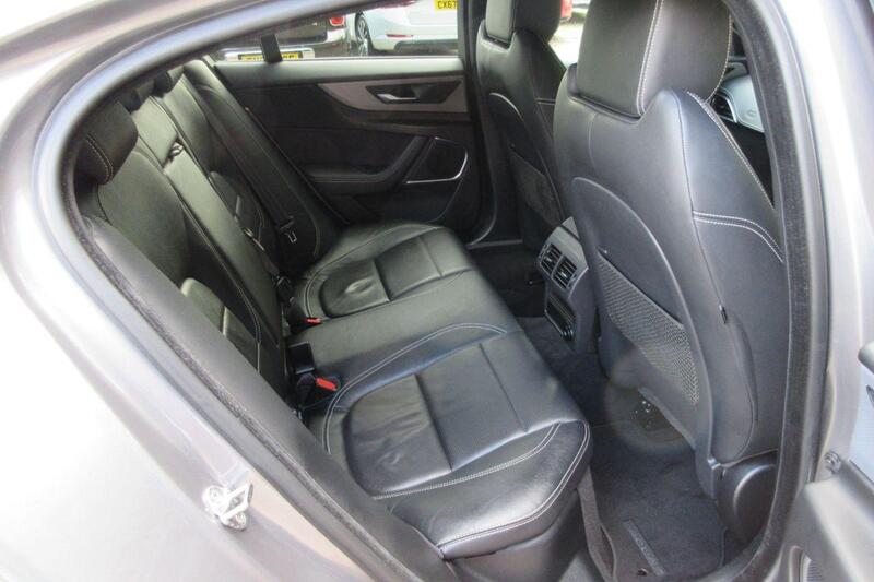 Jaguar Xe view 40
