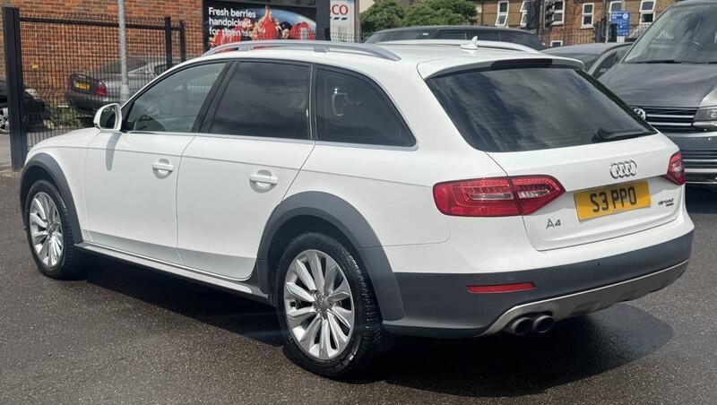 Audi A4 Allroad view 3