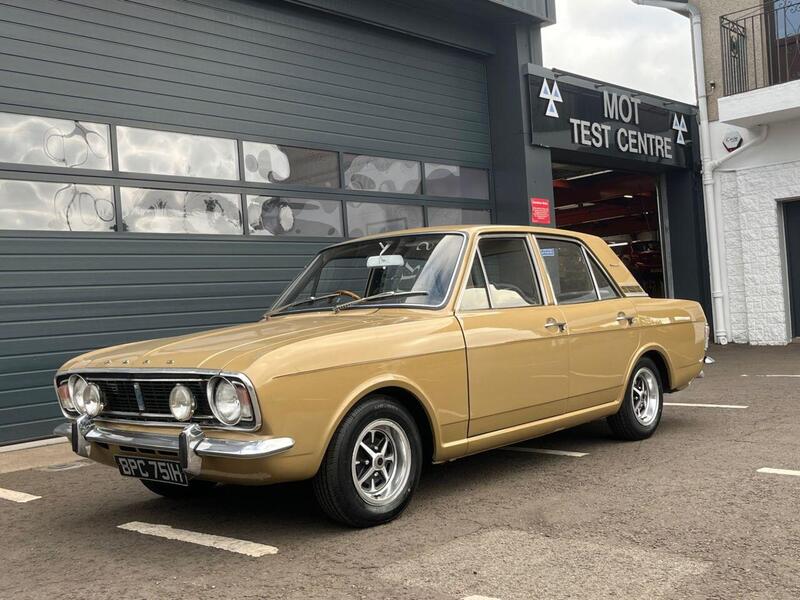 Ford Cortina view 6
