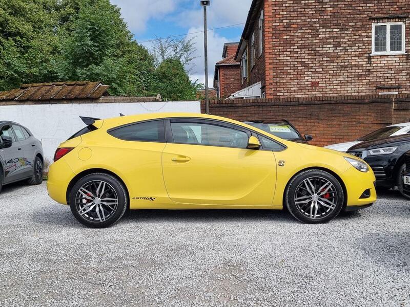 Vauxhall Astra GTC view 3