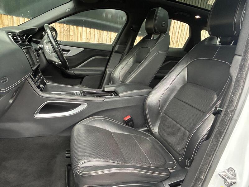 Jaguar F-Pace view 4