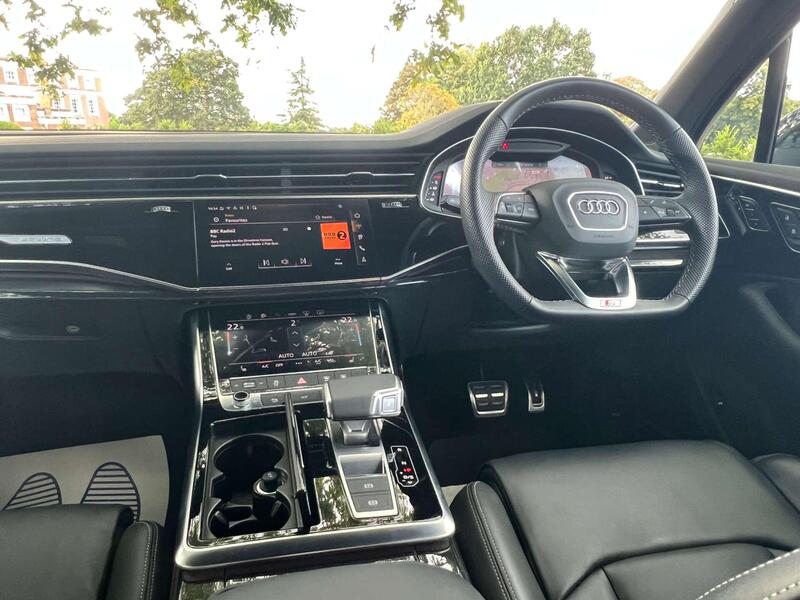 Audi Audi Q7 view 4