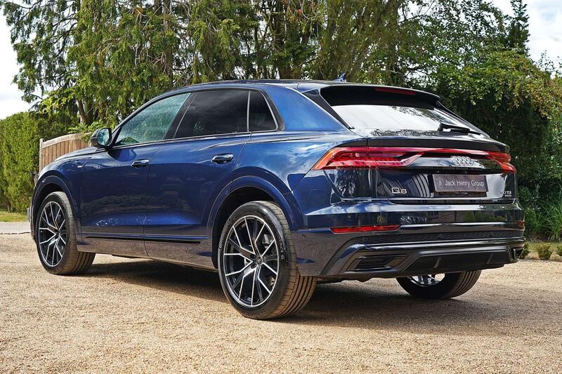 Audi Q8 view 3