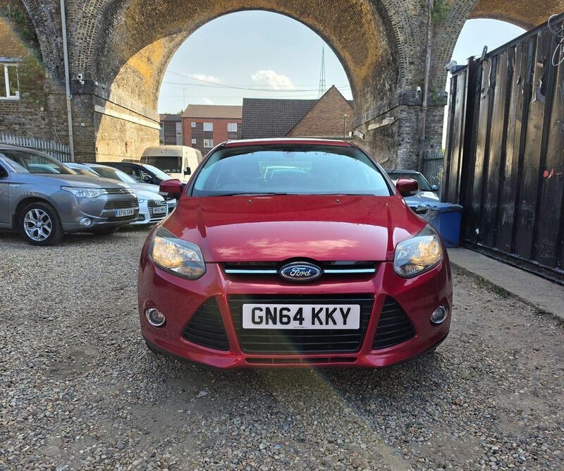 Ford Focus 1.0T EcoBoost Titanium Navigator Euro 5 (s/s) 5dr view 2