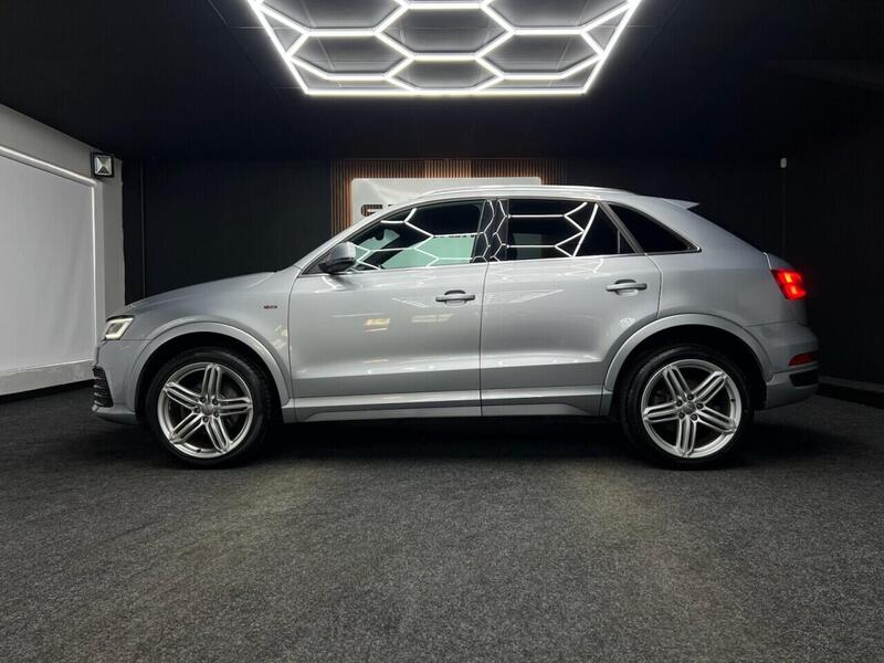 Audi Audi Q3 view 4