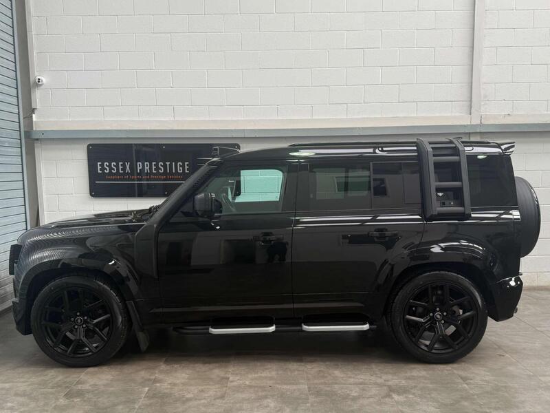 Land Rover Defender 110 view 4