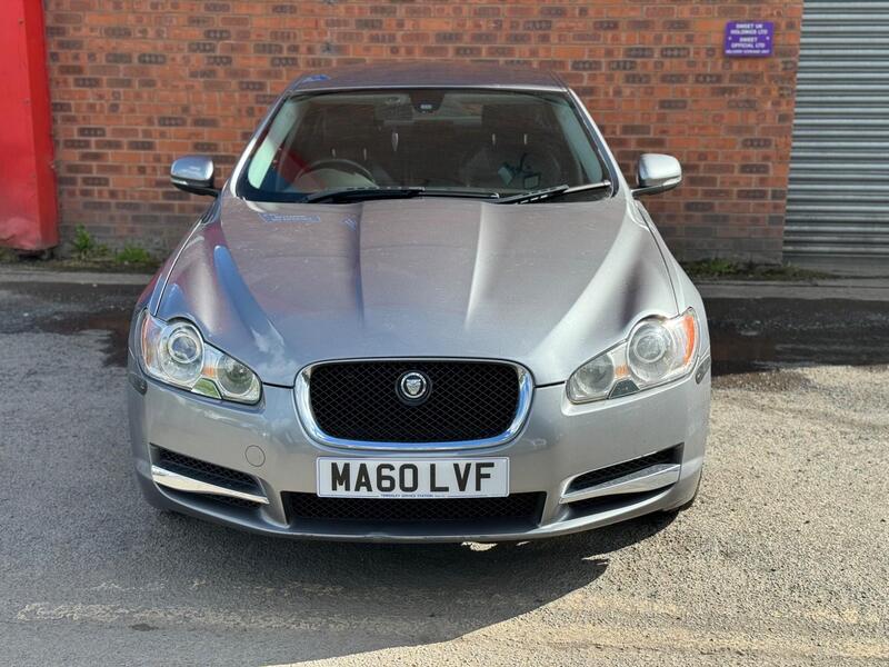 Jaguar XF view 3
