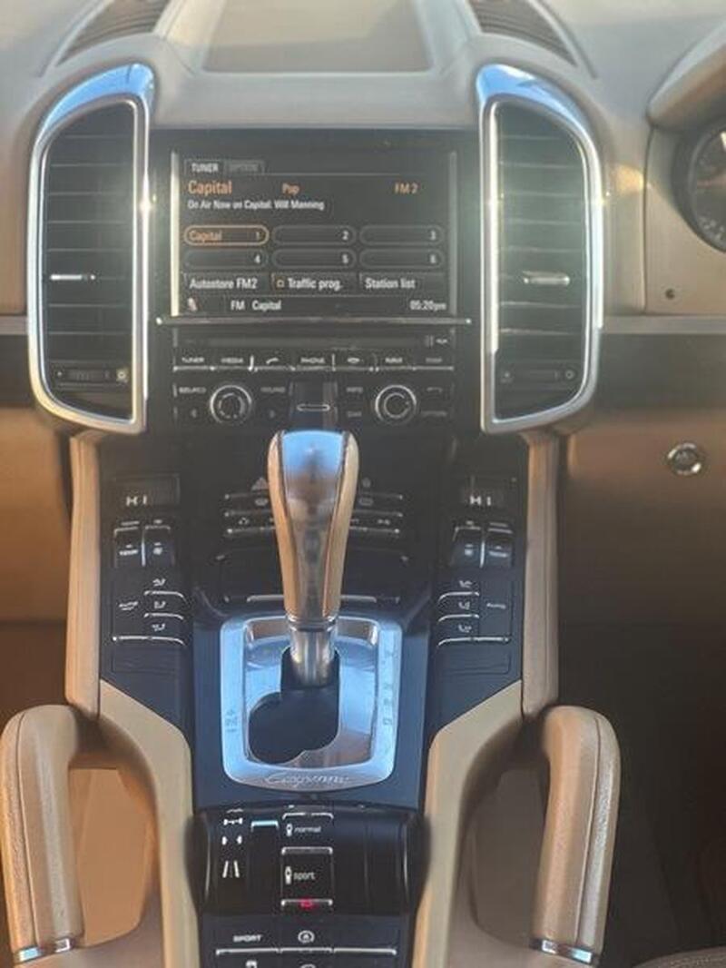 Porsche Cayenne view 52