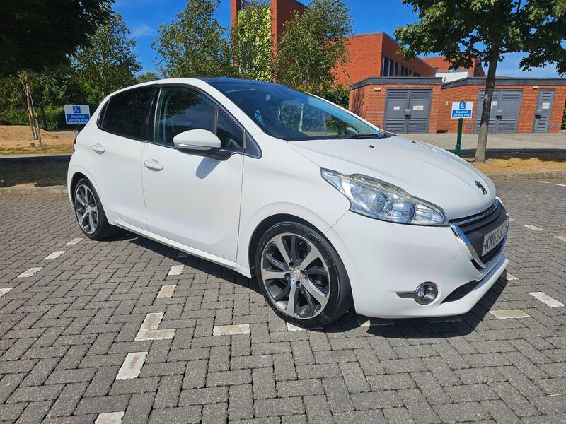 Peugeot 208 view 5