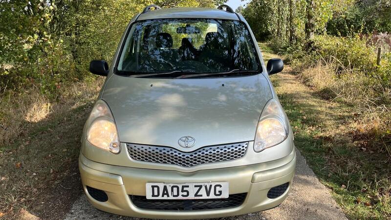 2005 Toyota Yaris Verso — photo 2