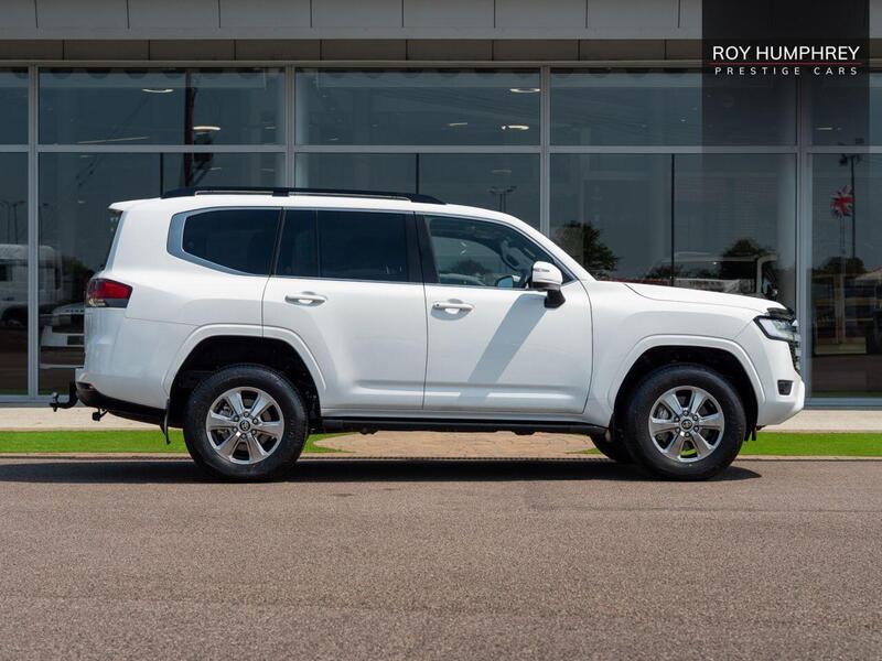 Toyota Land Cruiser view 3