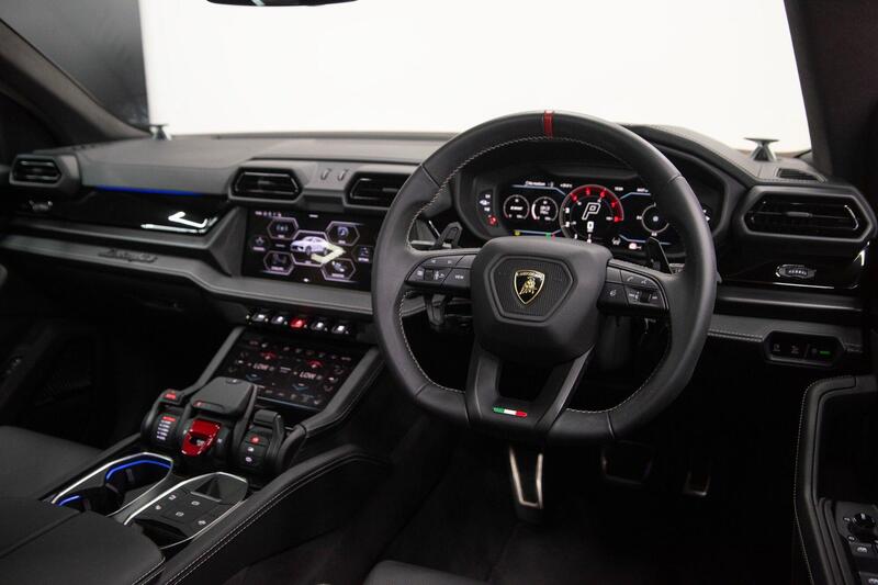 Lamborghini Urus view 3