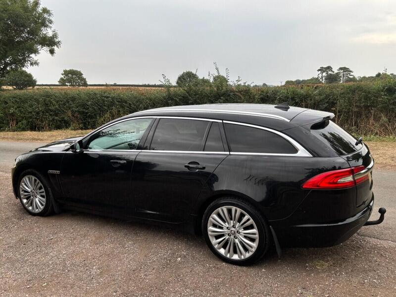 Jaguar XF view 16