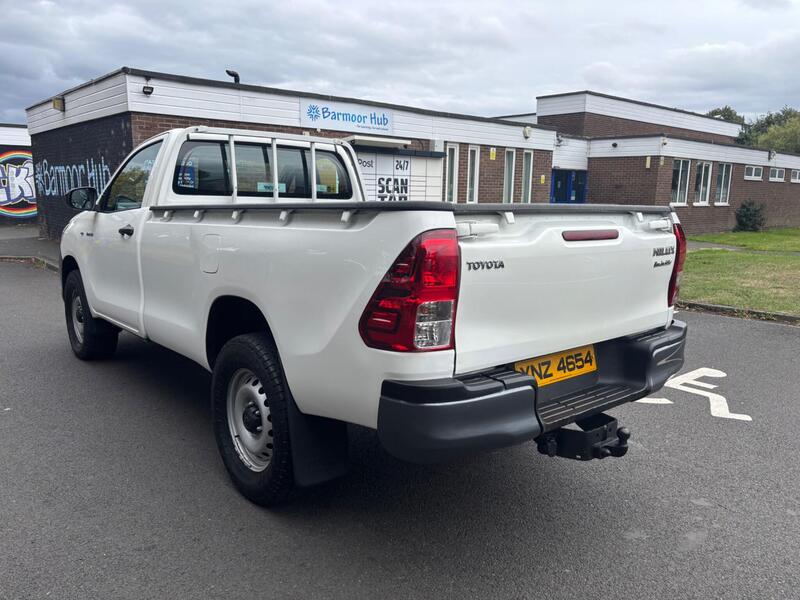 Toyota Hilux view 5