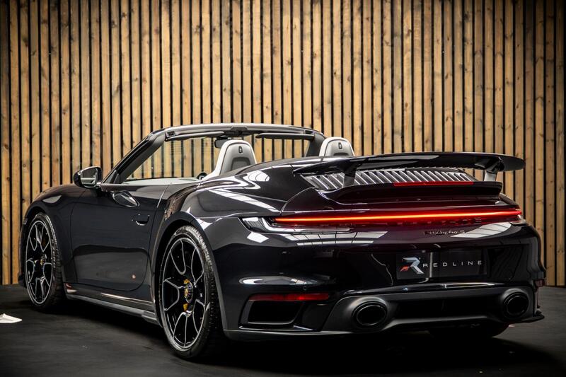Porsche 911 view 3