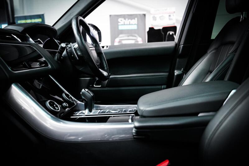 Land Rover Range Rover Sport view 3