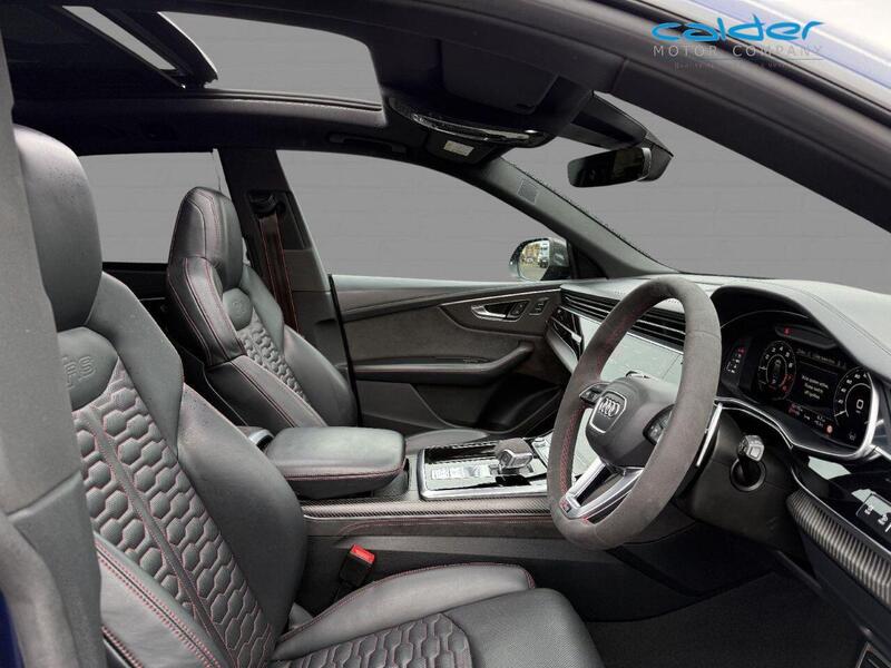Audi RS Q8 view 4