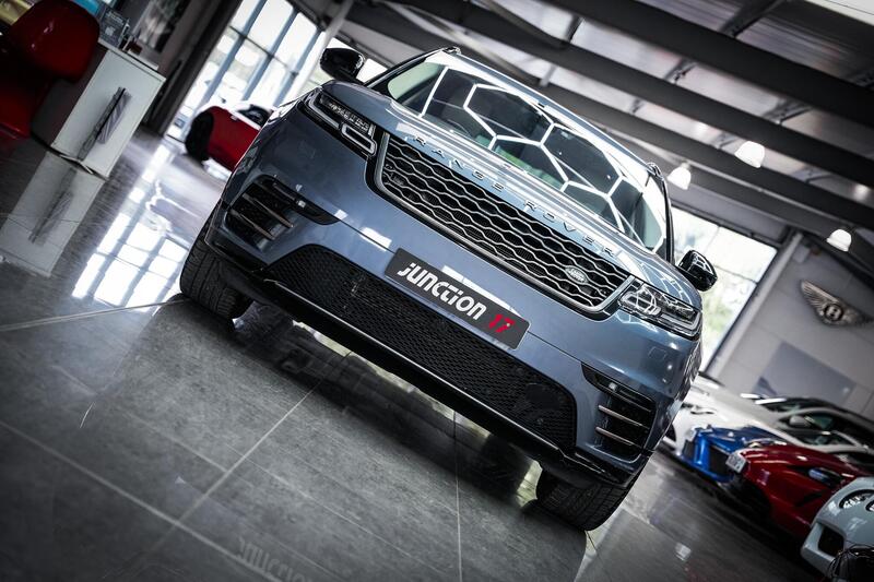 Land Rover Range Rover Velar view 4