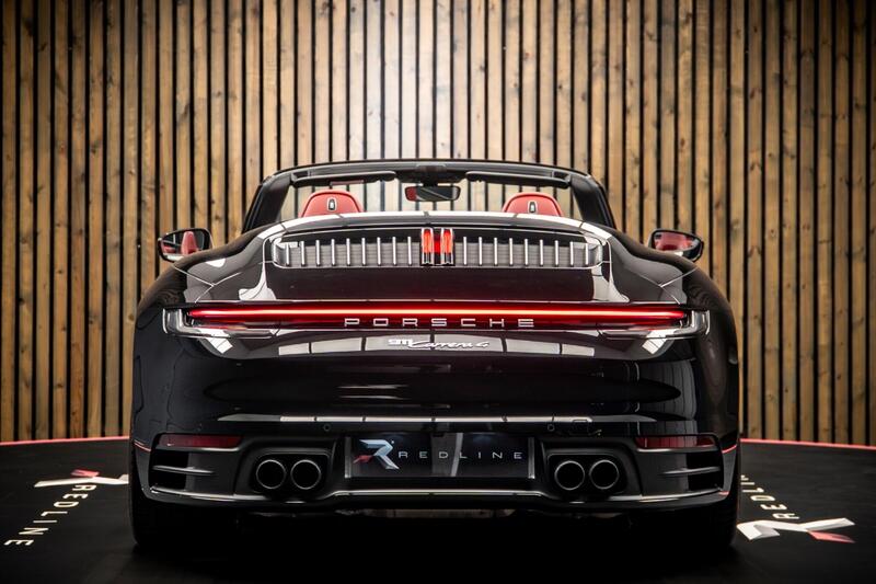 Porsche 911 view 6