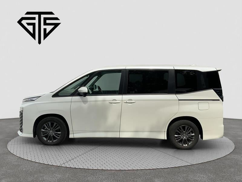 Toyota Voxy view 6