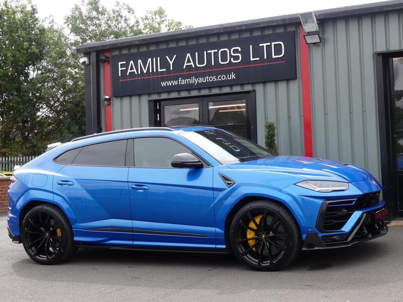 Lamborghini Urus view 5