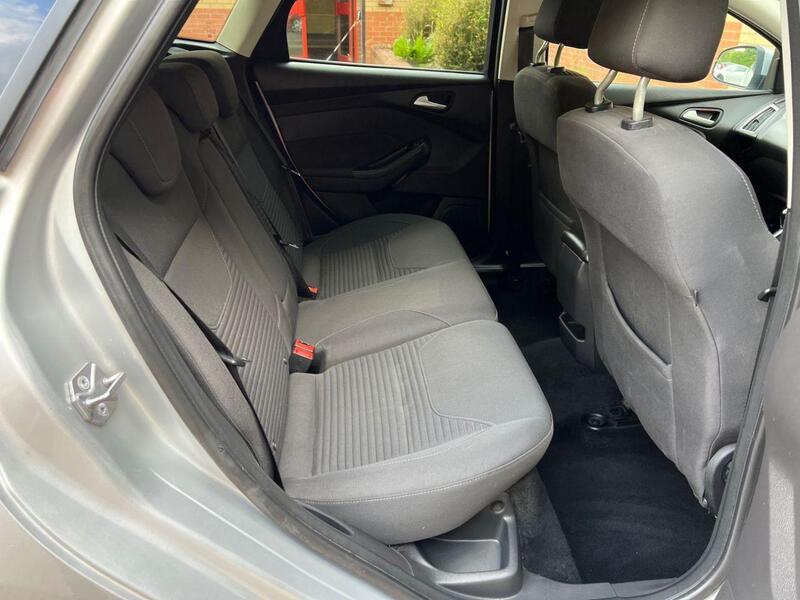 Ford Focus view 10