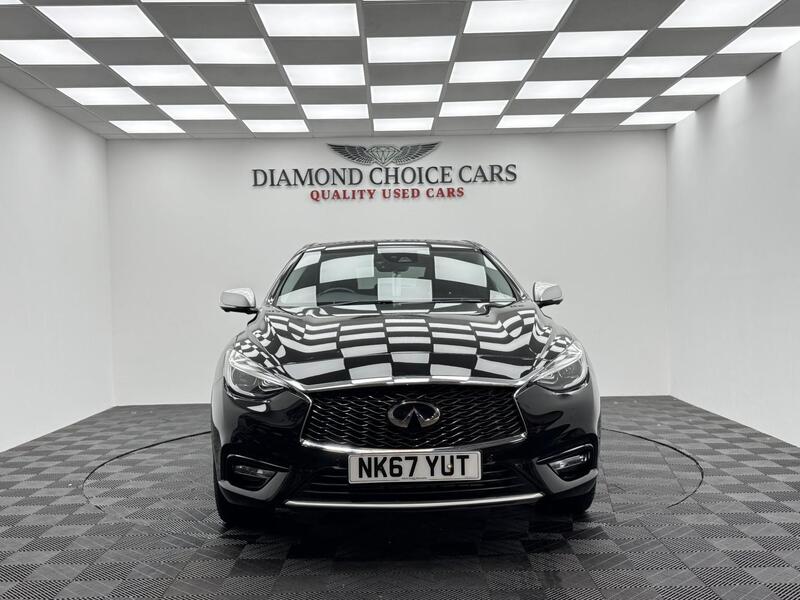 Infiniti Q30 view 2