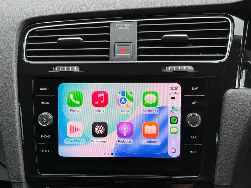 Volkswagen Golf view 4