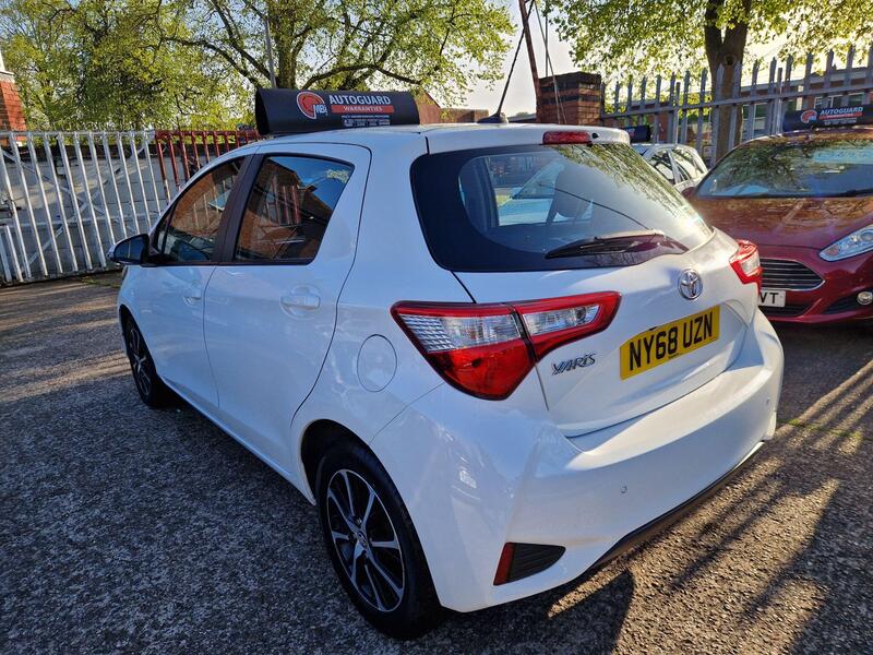 Toyota Yaris view 3