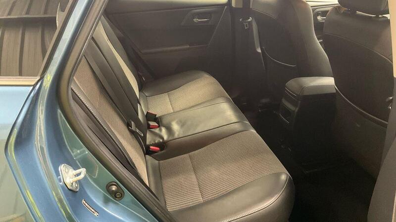 Toyota Auris view 4