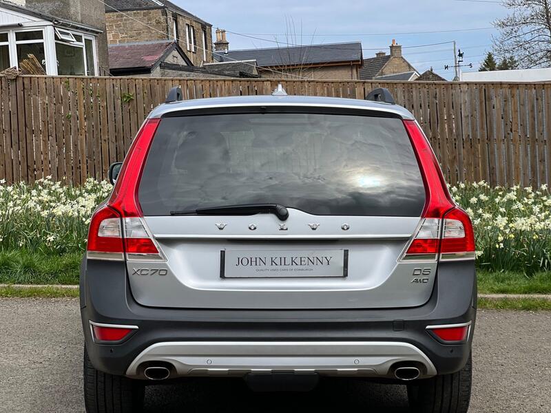 Volvo XC70 view 4